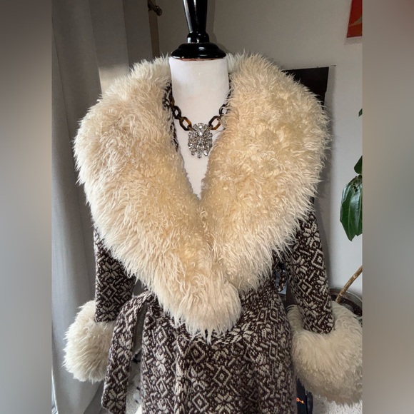 Magical Vintage 60’s-70’s Afghan Penny Lane embroidered shearling coat ✨ - Picture 5 of 6